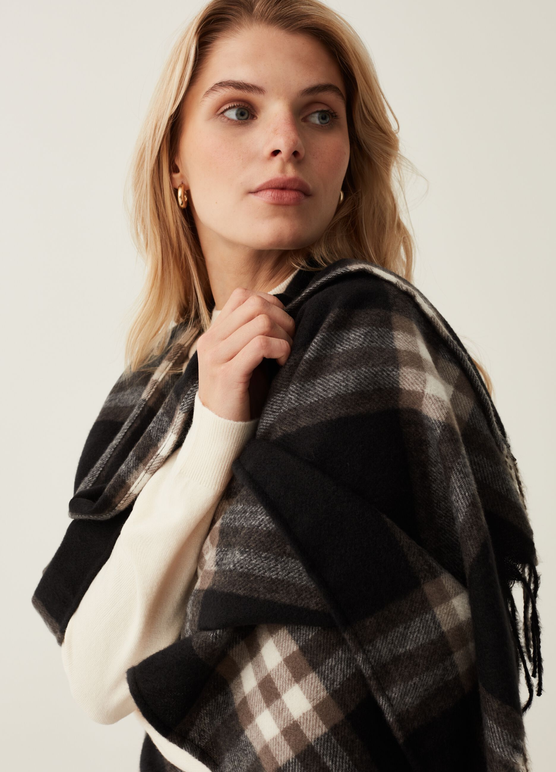 Poncho check con frange_1
