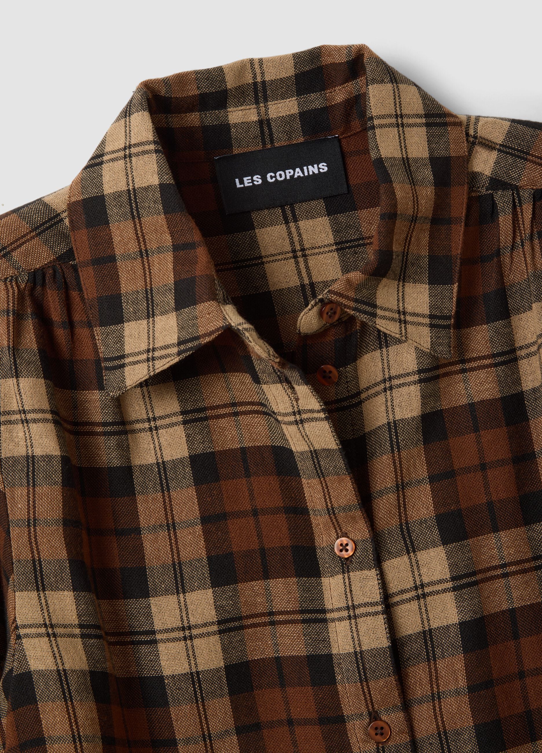 Camicia marrone a quadri con colletto classico