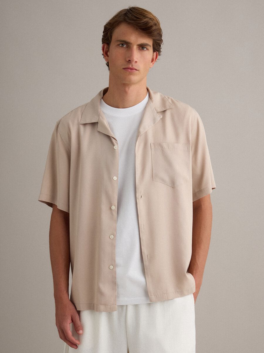 Camicia beige in pura viscosa con collo bowling_1