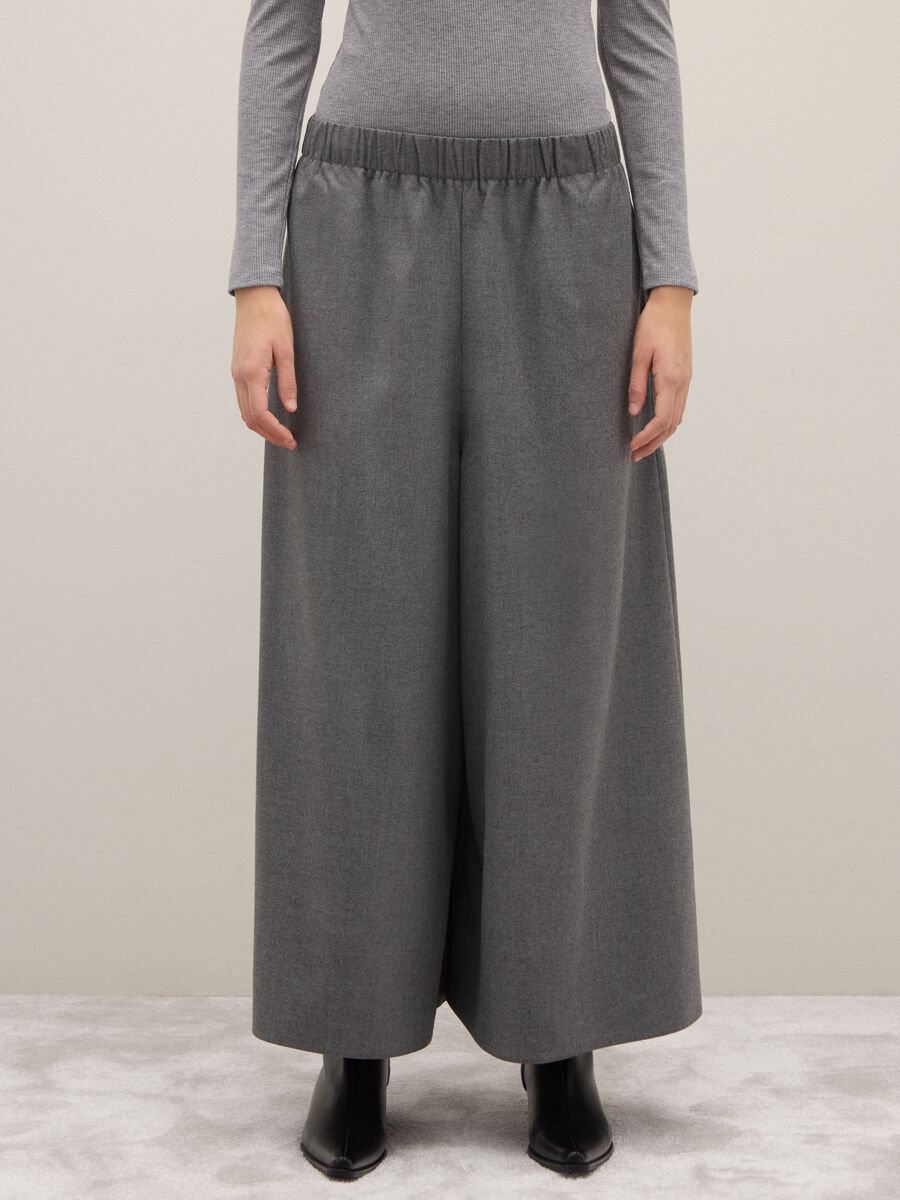 Grey wide-leg trousers with relaxed fit_2