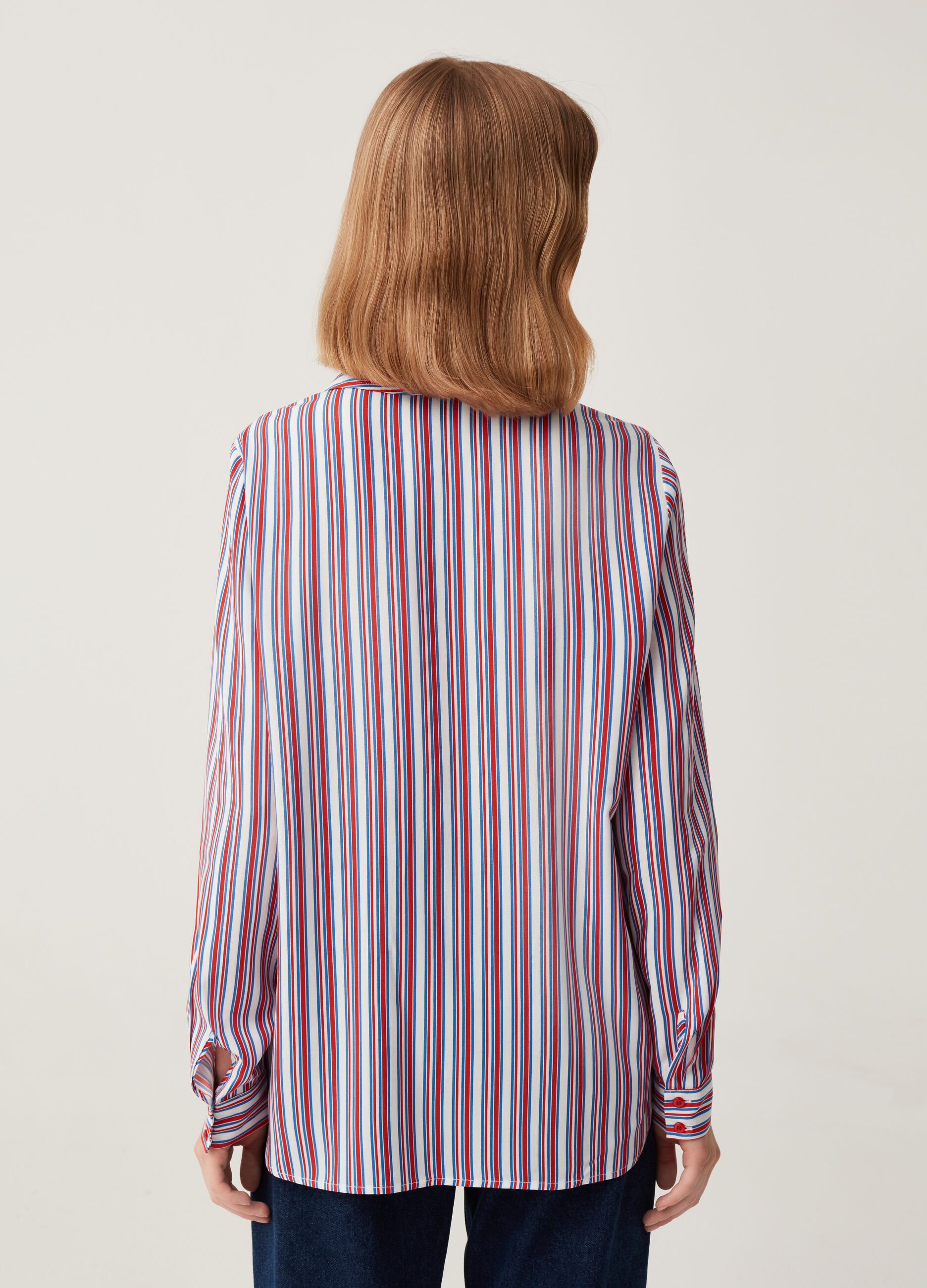 Blusa in viscosa sostenibile stampa all-over_2