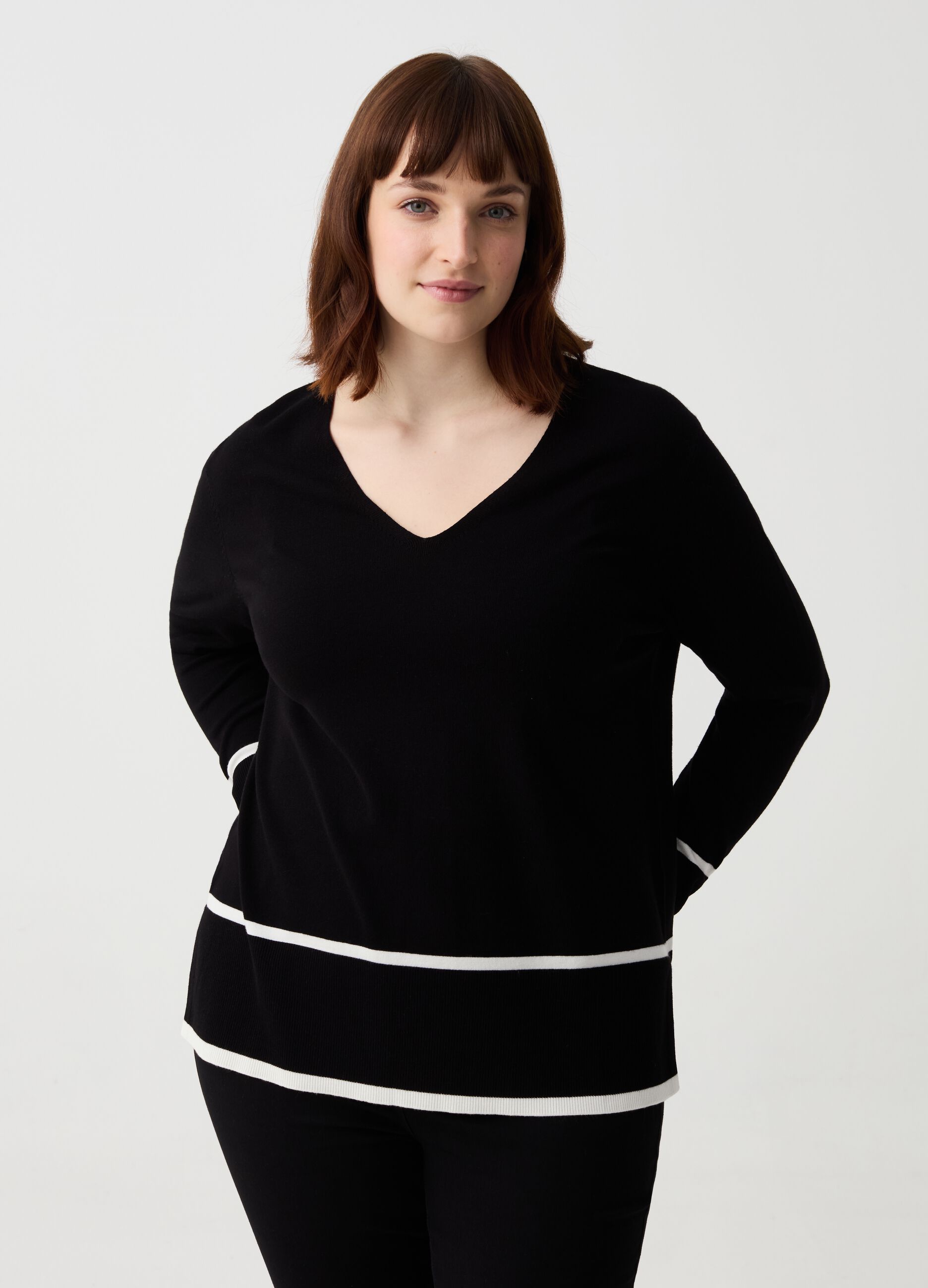 Curvy top with V neck and striped design