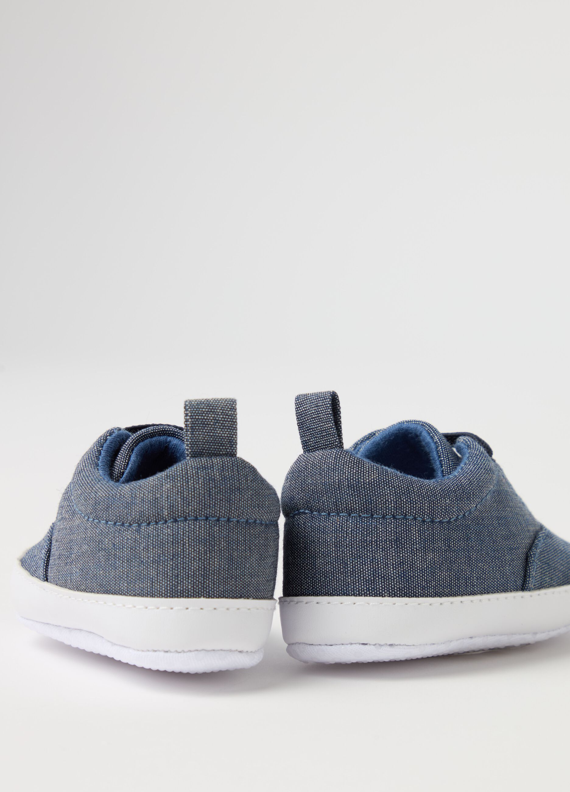 Denim shoes with laces