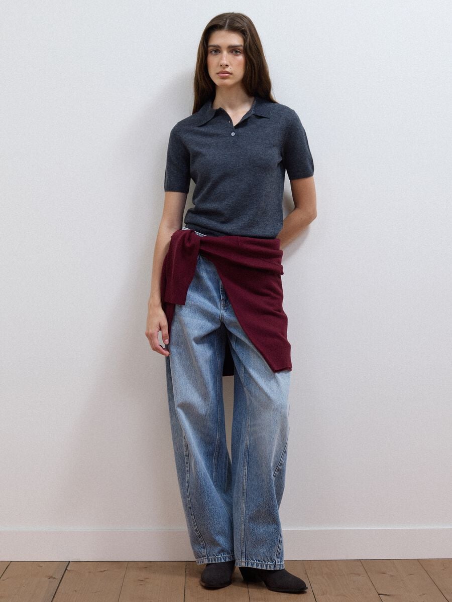 Maglia grigia in pura lana con colletto polo regular fit_1