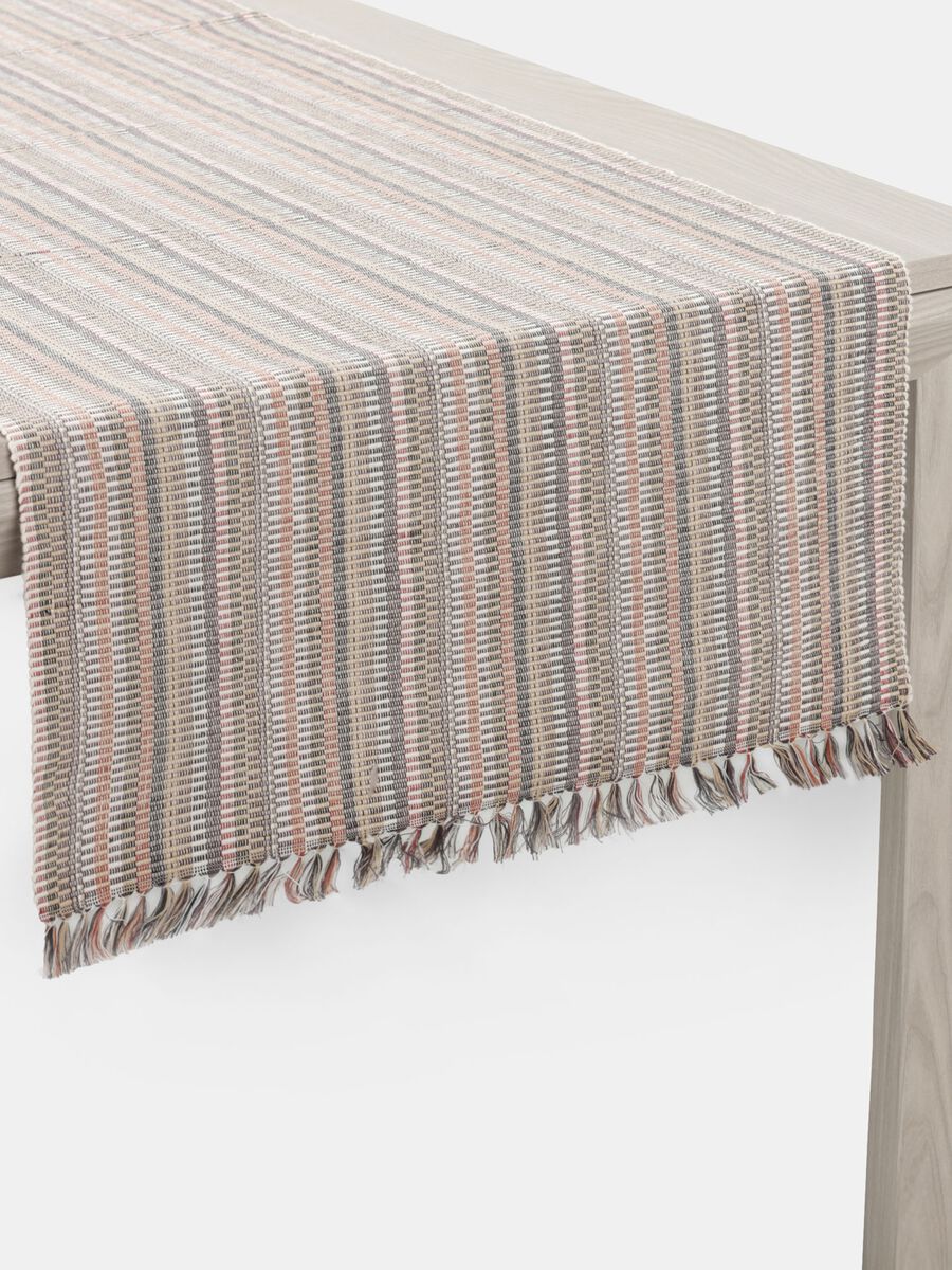 Cotton table runner with fringed edges_0