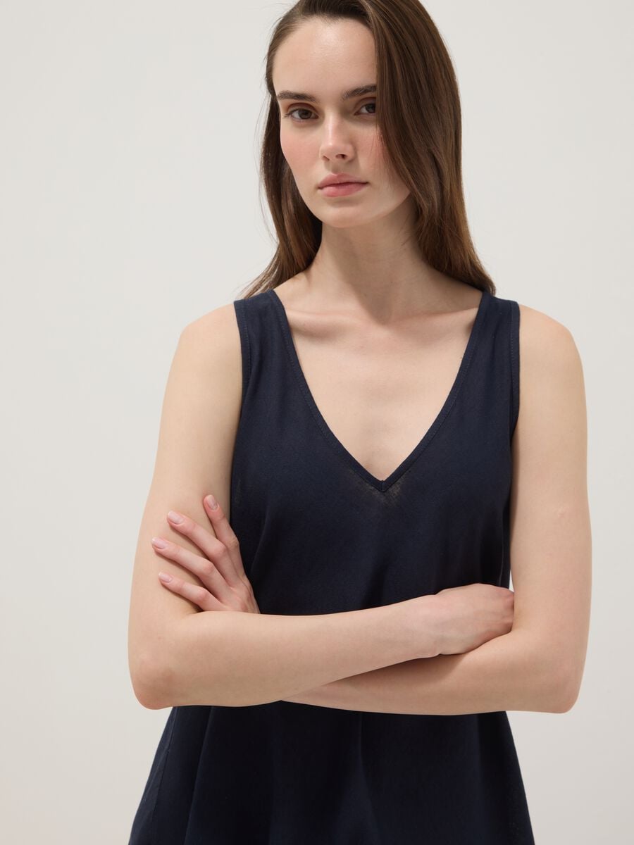Abito midi blu in misto lino e viscosa con scollo a V regular fit_2