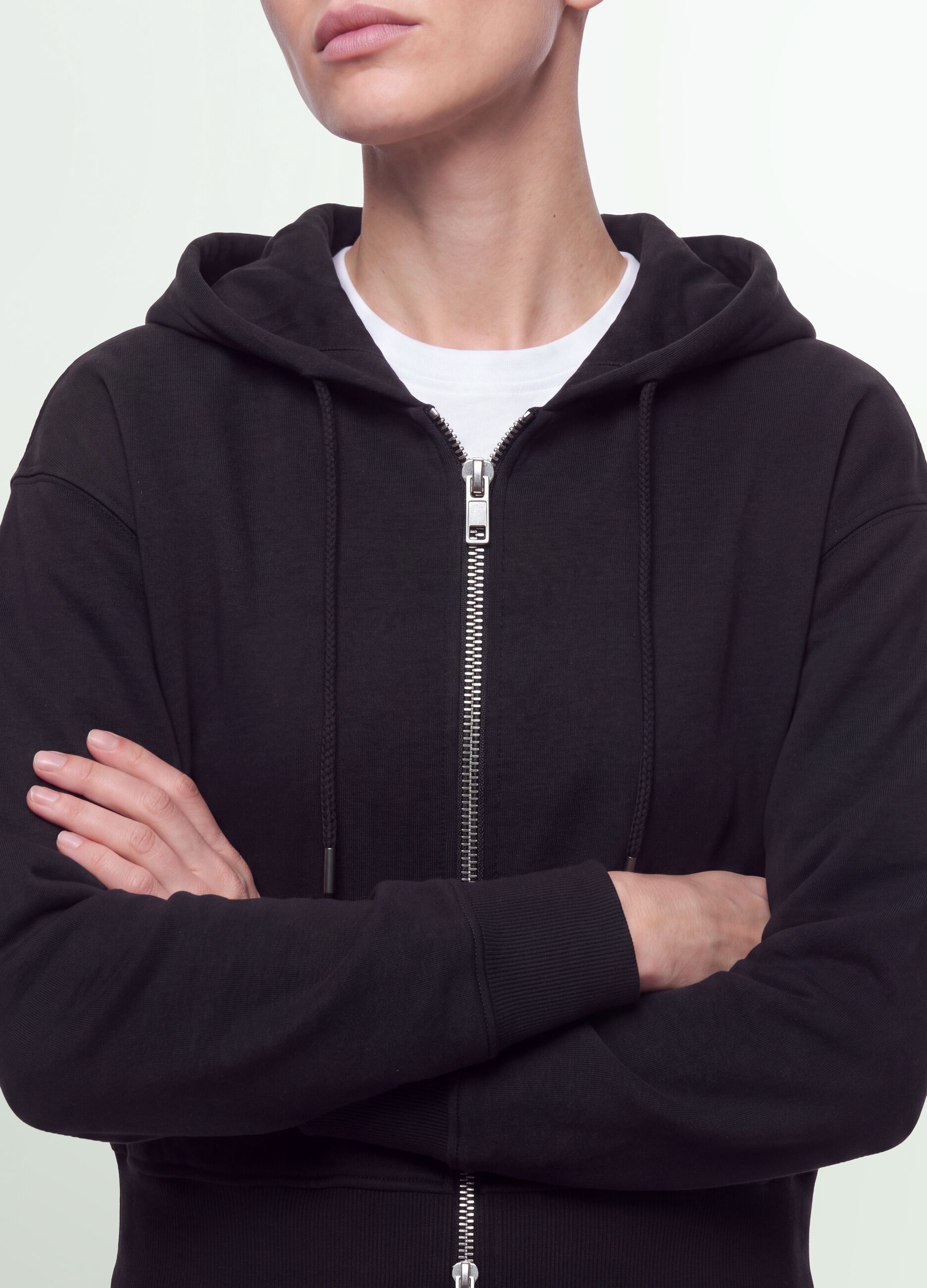 Felpa full zip nera in misto cotone con cappuccio fitted