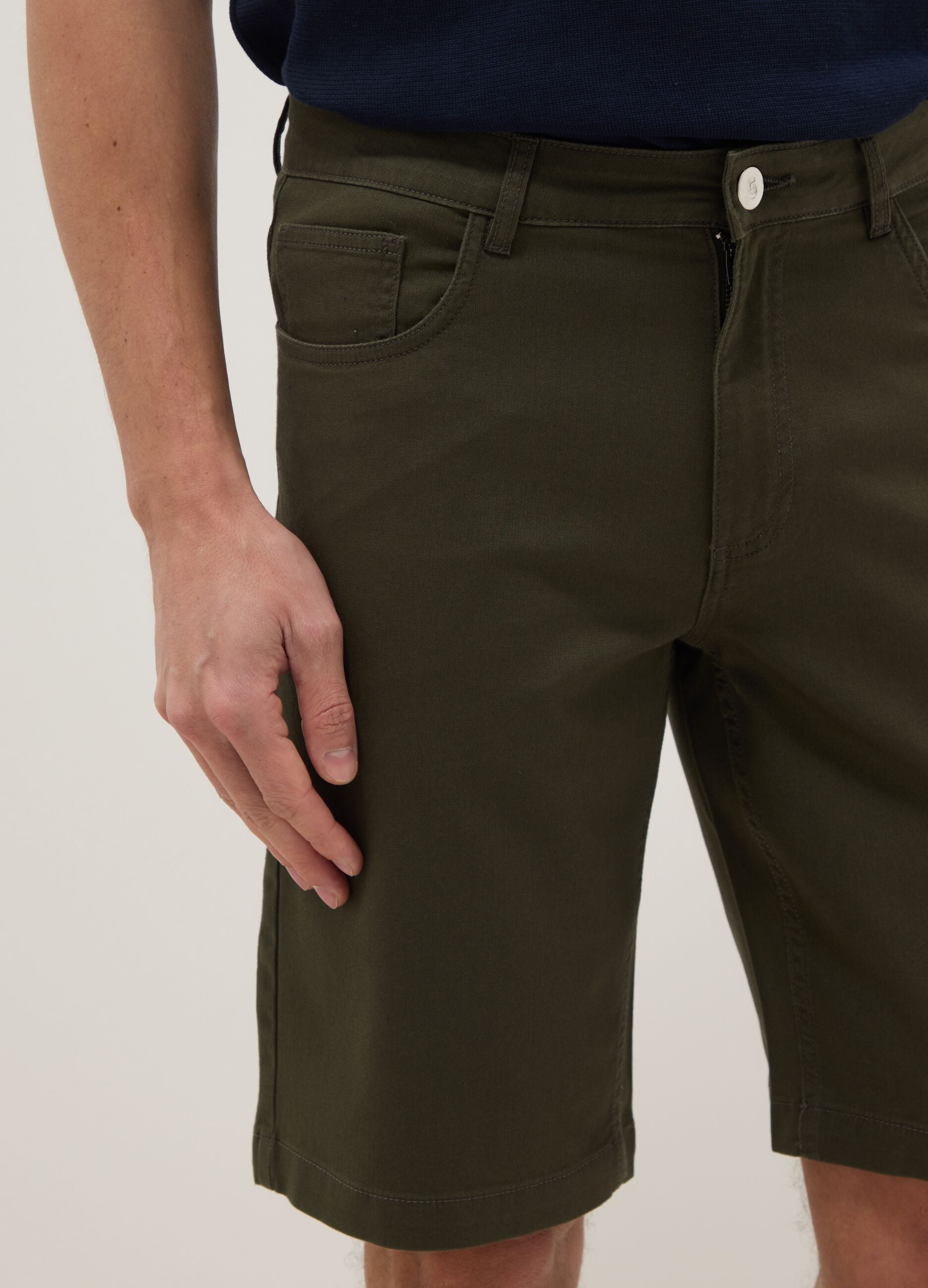 Bermuda verdi in cotone elasticizzato regular fit