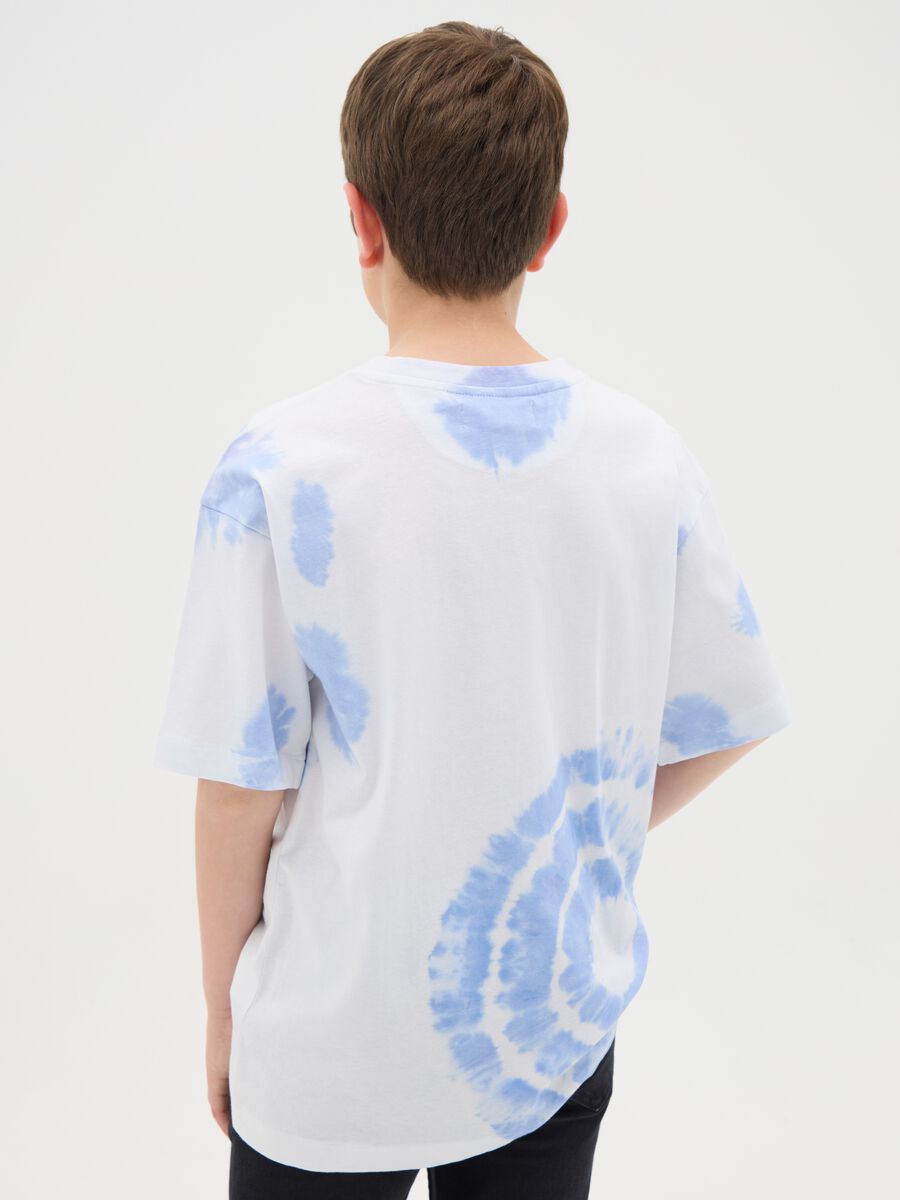 T-shirt in cotone Tie Dye con stampa fuoristrada_2