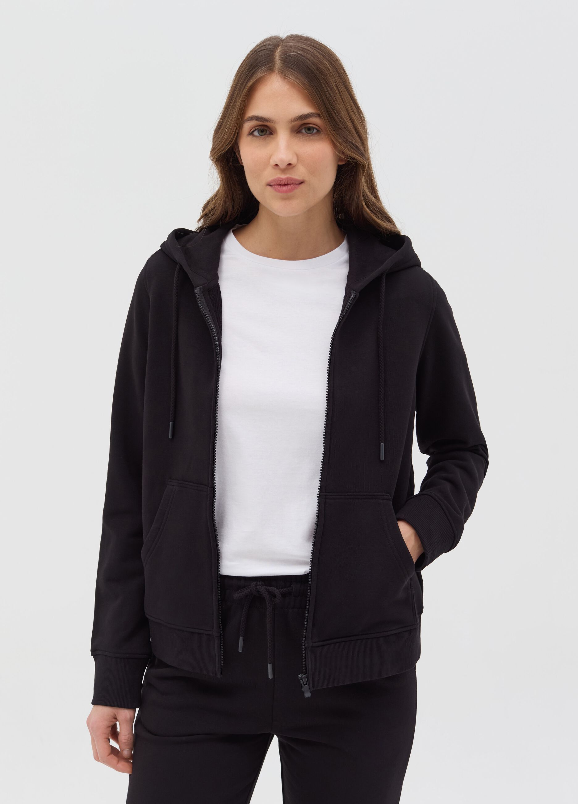 Full-zip Essential con cappuccio