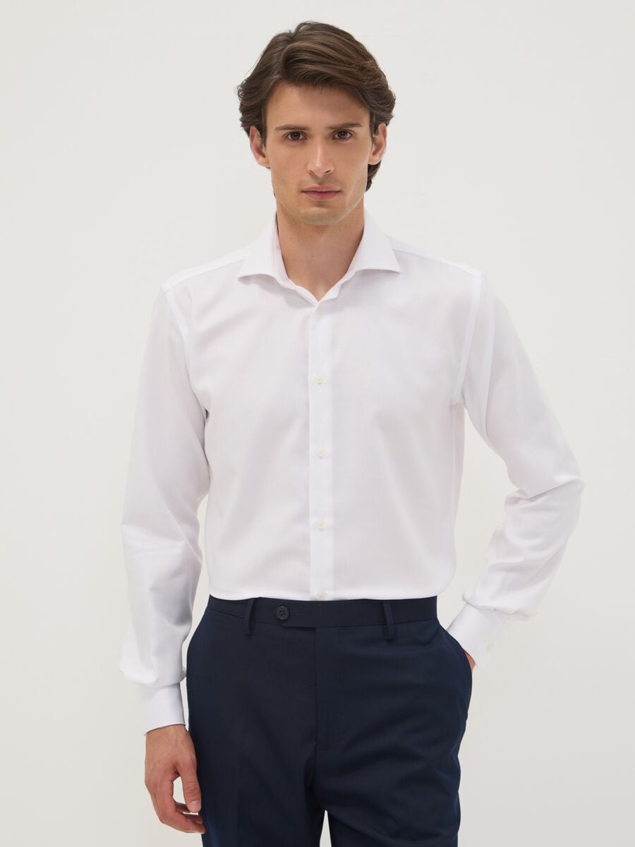 Camicia bianca slim fit in puro cotone con collo francese_0