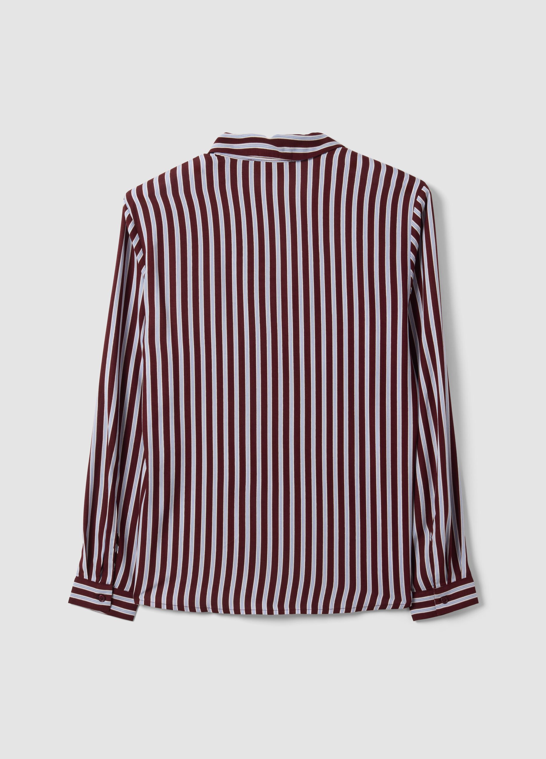 Camicia rossa a righe in pura viscosa con colletto classico regular fit