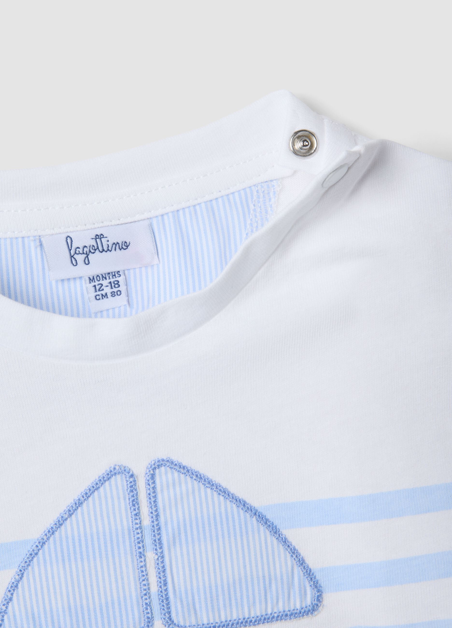 White short-sleeved pure cotton T-shirt with little boat motif
