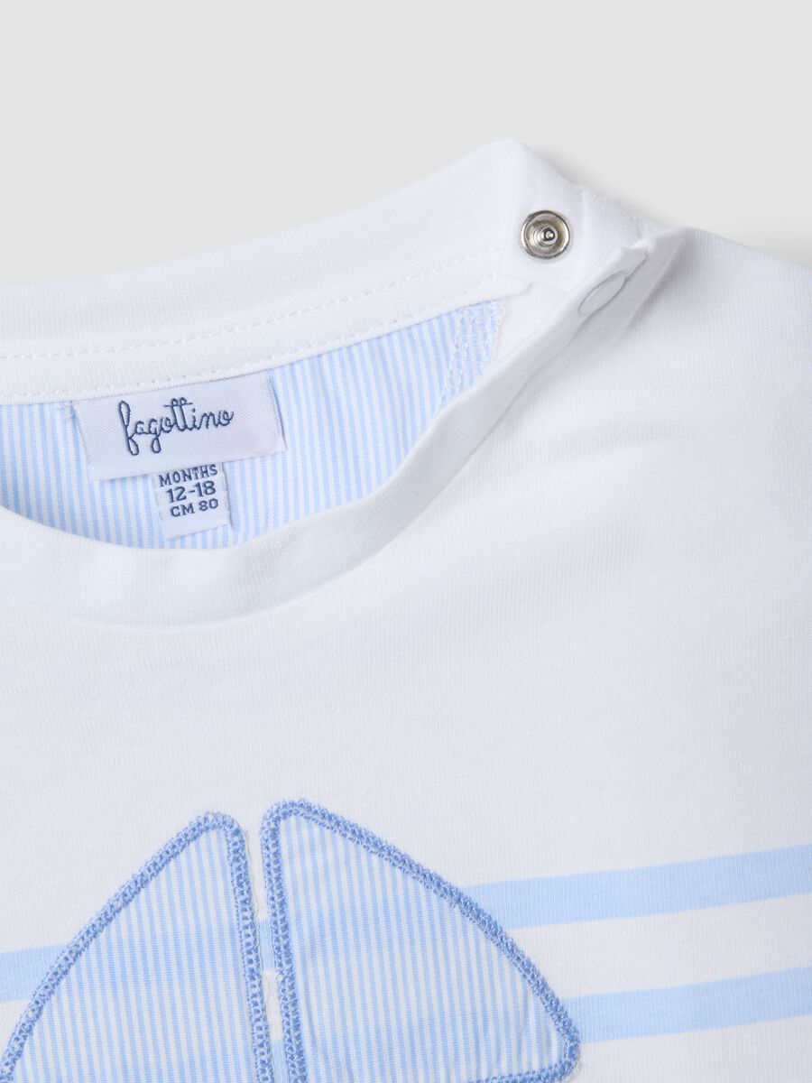 White short-sleeved pure cotton T-shirt with little boat motif_3