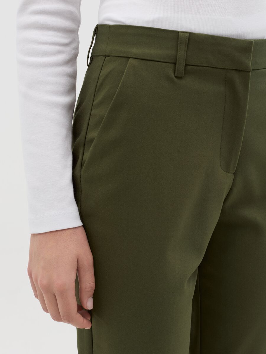 Chino trousers with pockets_2