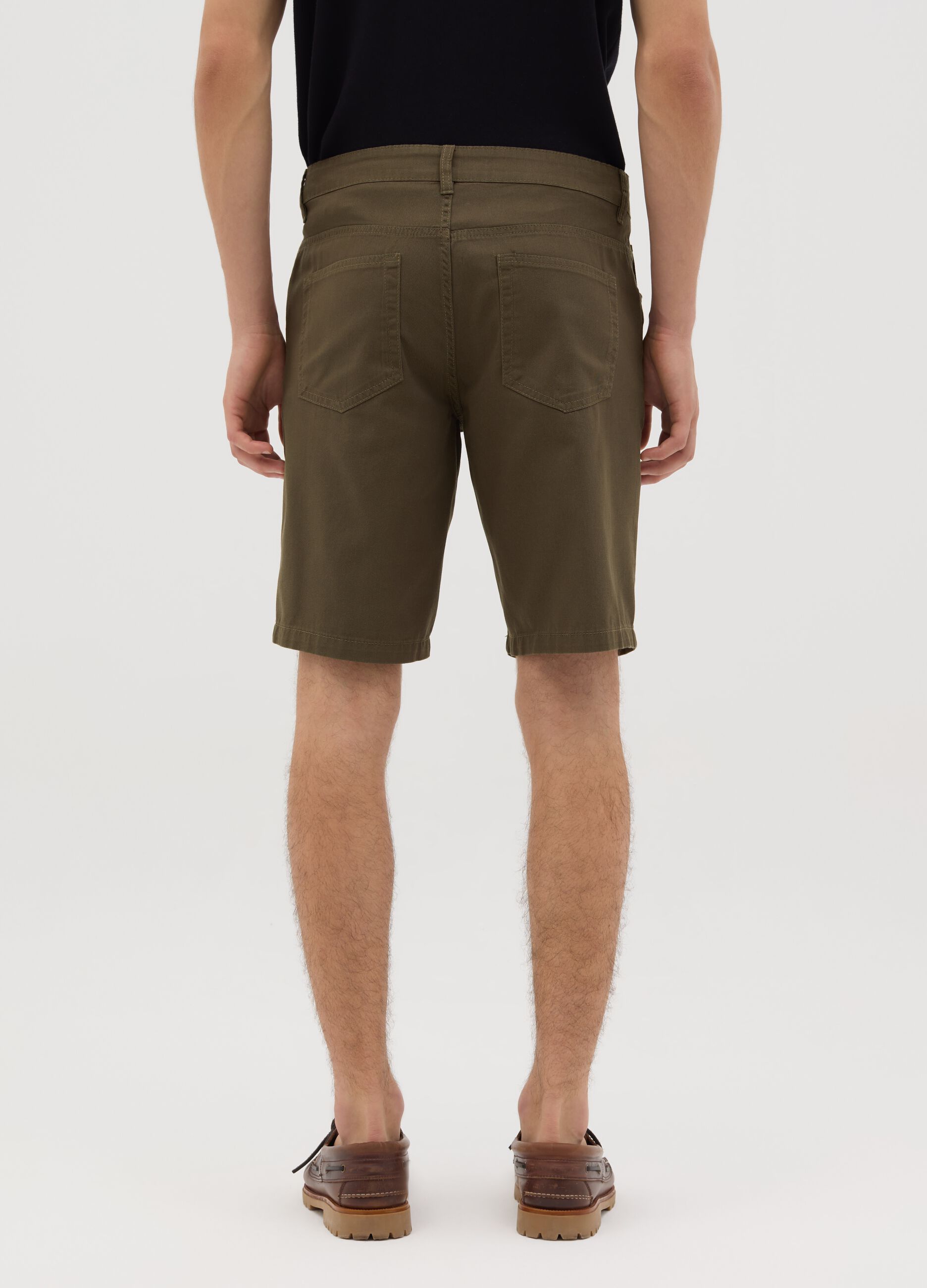 Bermuda da uomo in puro cotone verde regular fit con tasche