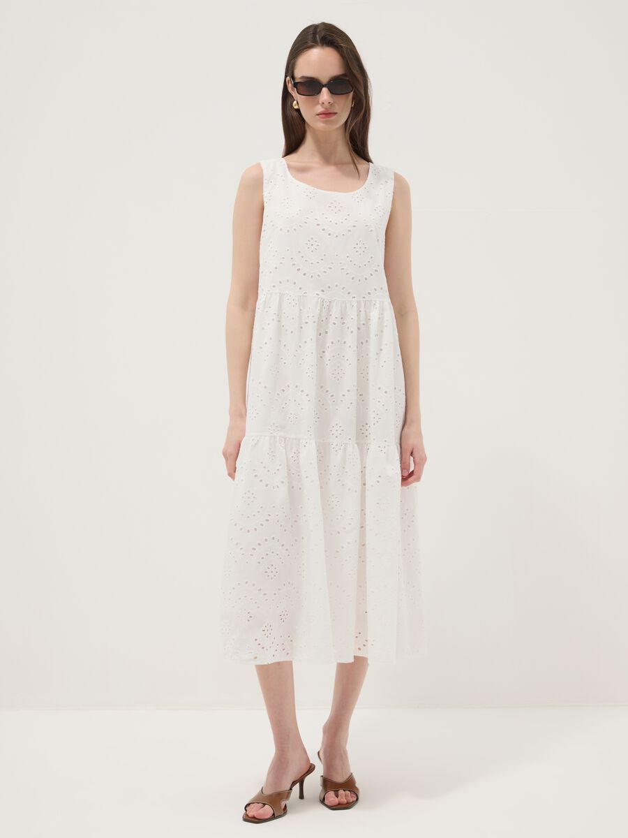 Abito bianco smanicato in puro cotone traforato regular fit_0