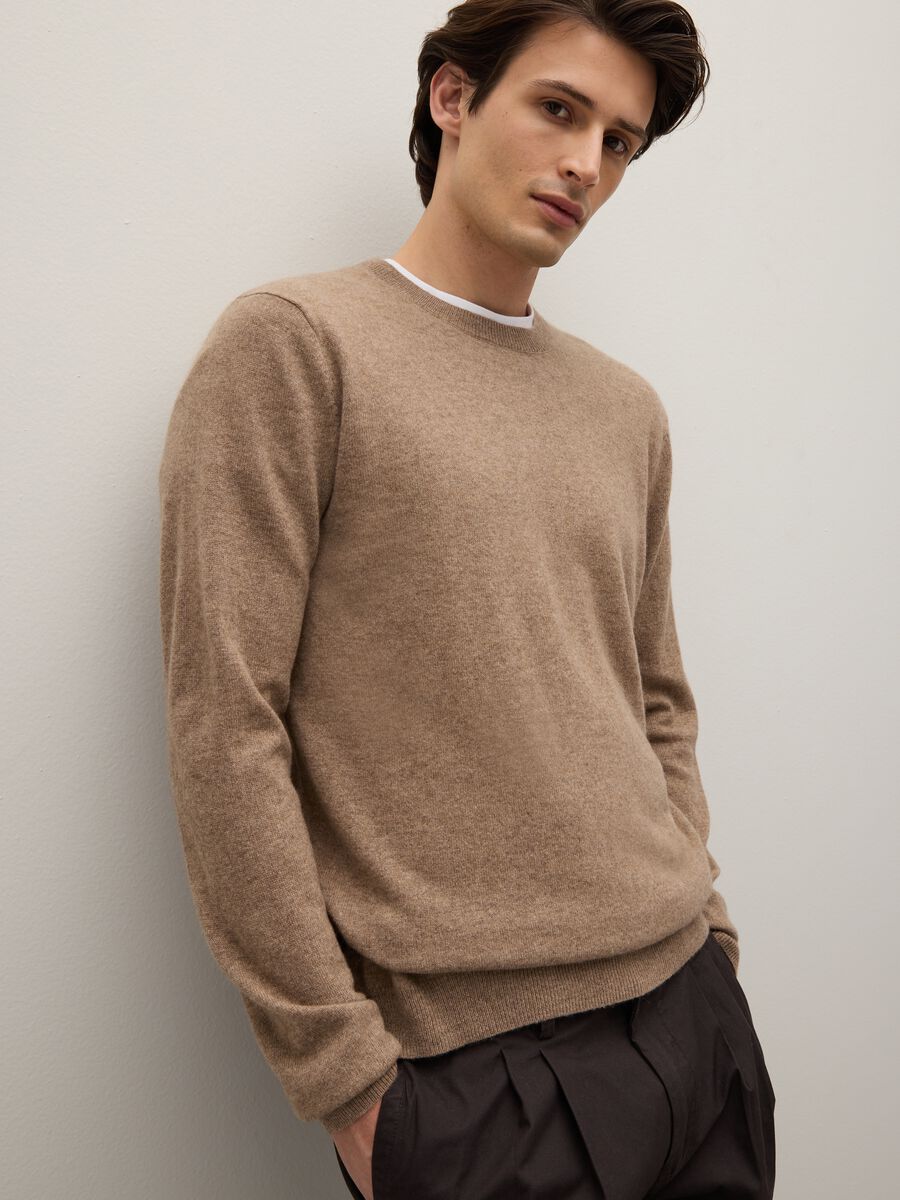 Beige crew neck pullover in pure cashmere regular fit_3