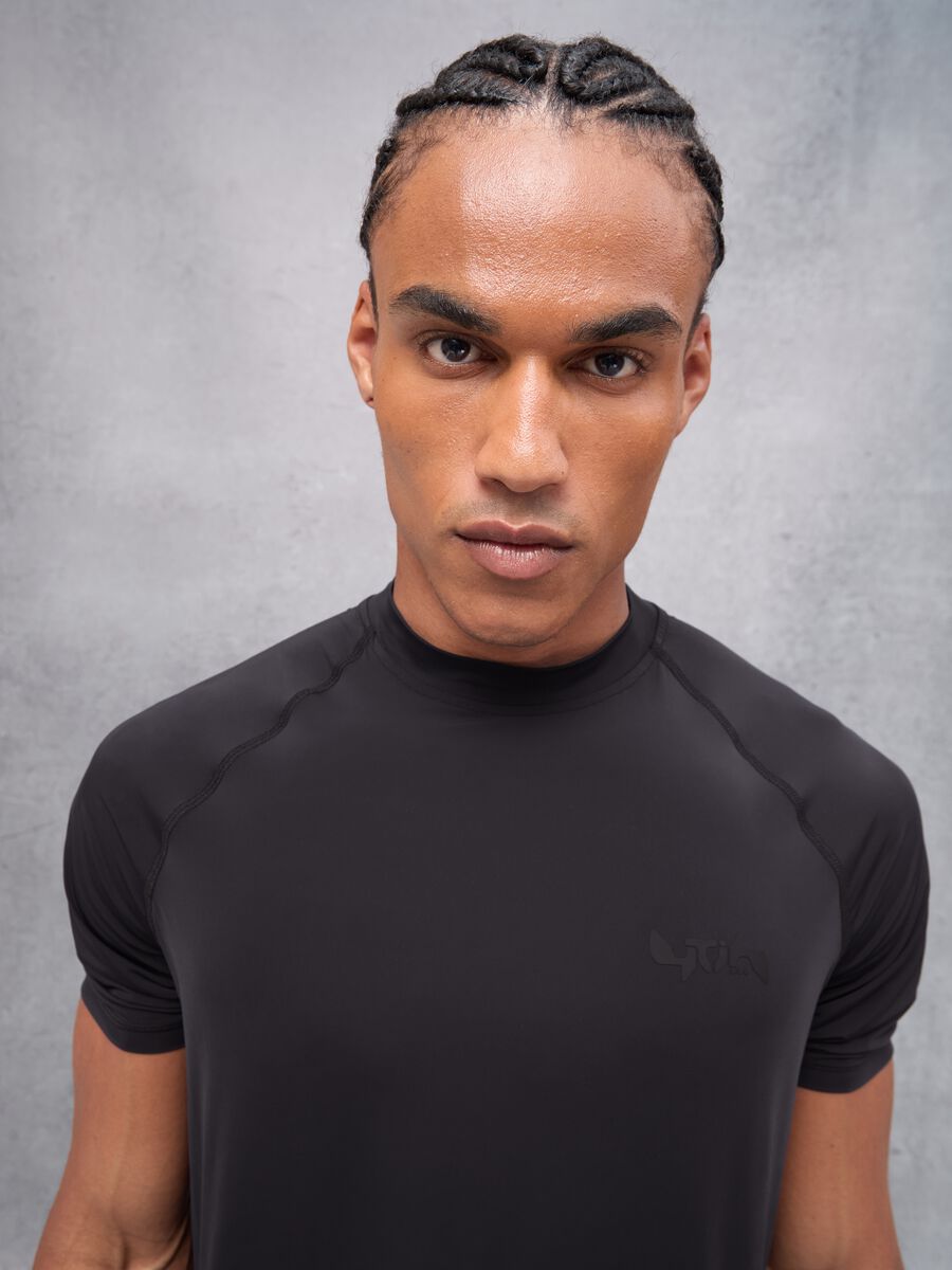 Technical Ultralight Black T-shirt_3