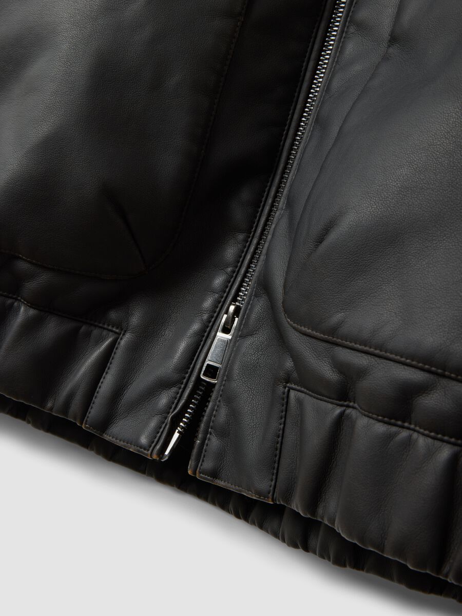 Giubbotto nero crop con zip e tasche con pattina over fit_1