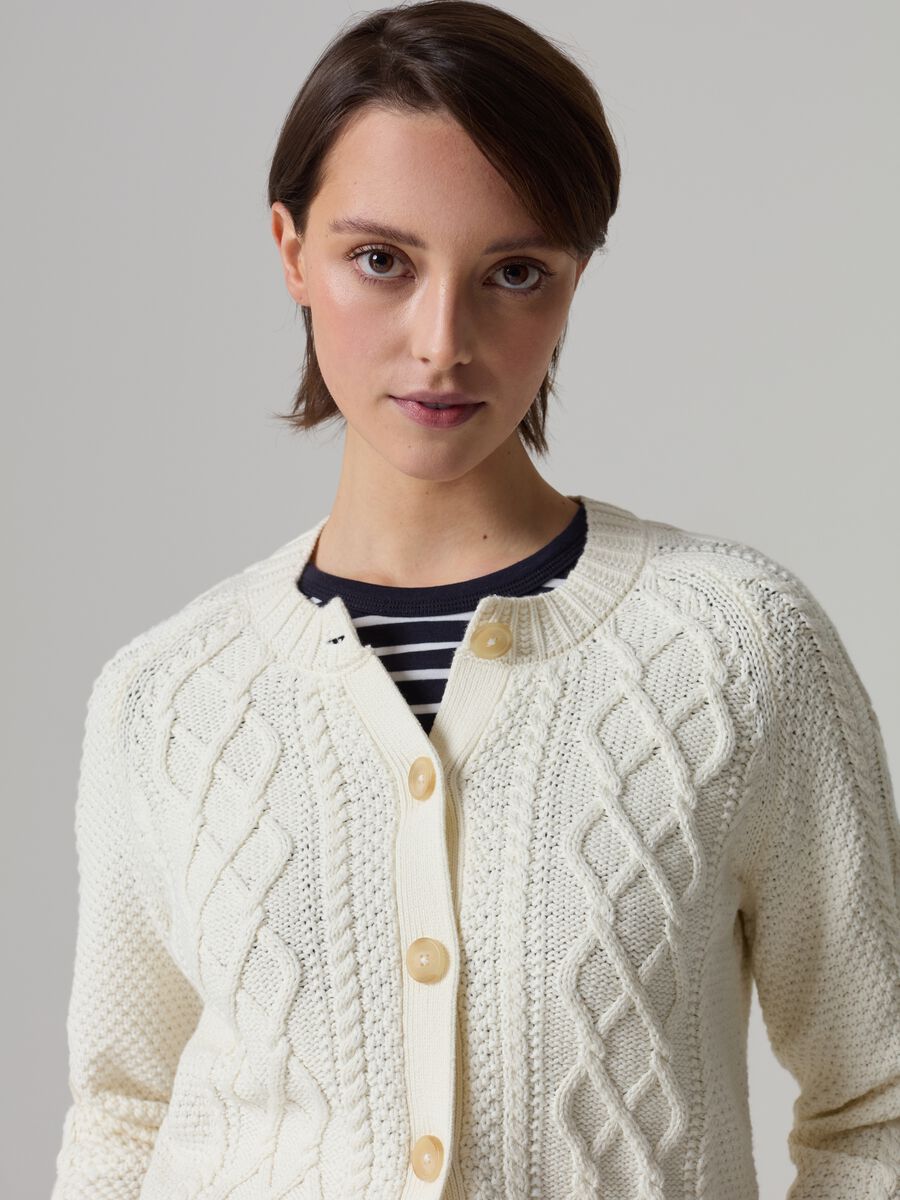Cable-knit cardigan with diamond motif_1