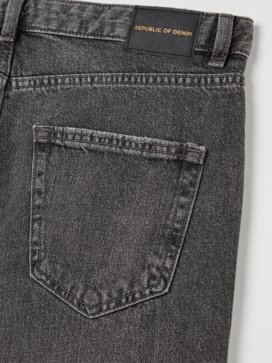 Carrot-fit jeans with fading_5