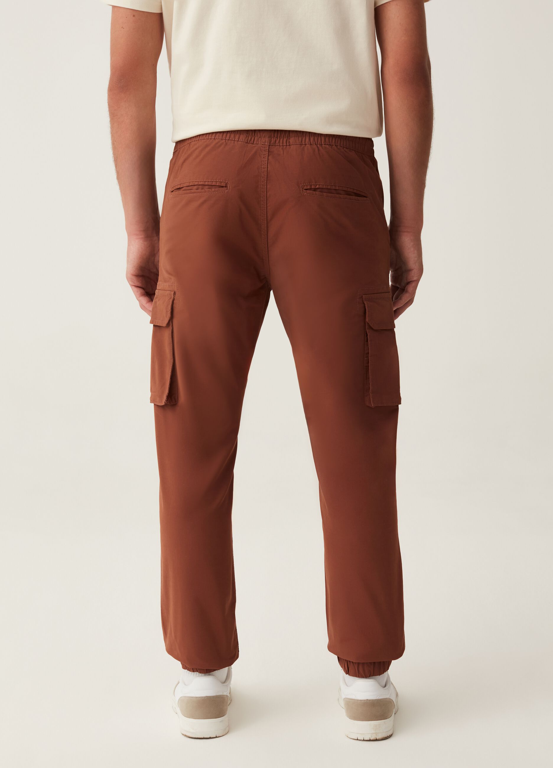 Pantalone cargo con coulisse_3