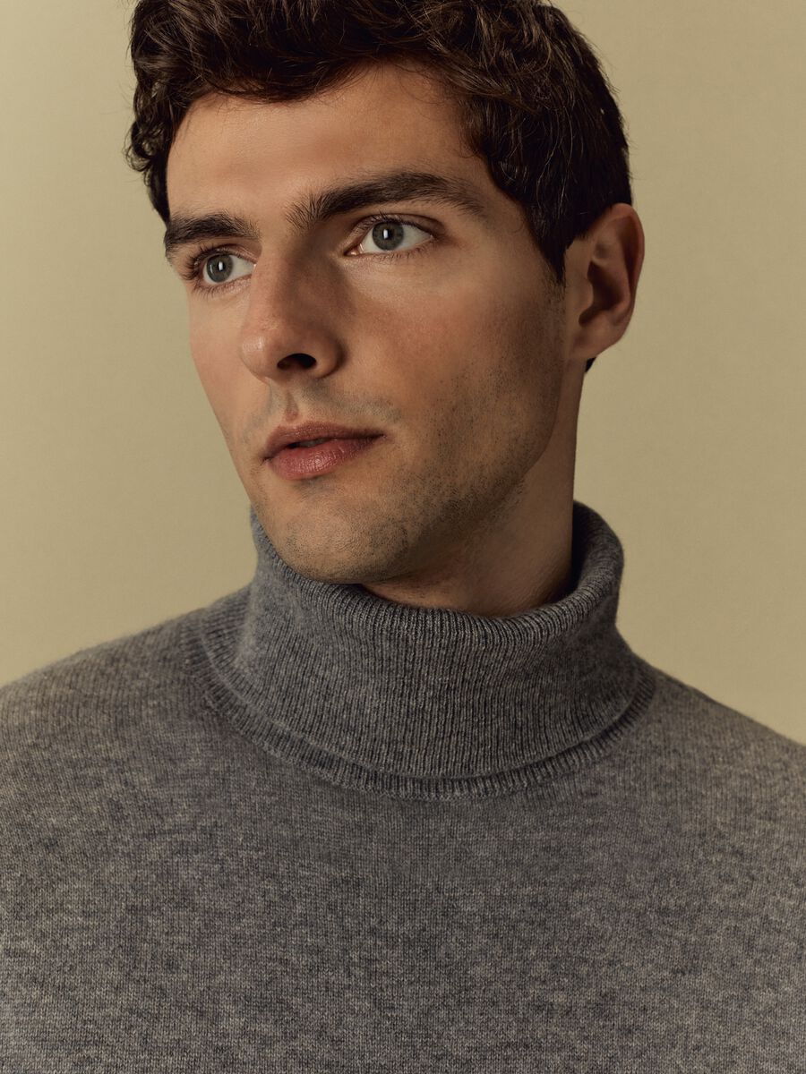 Pullover in cashmere a collo alto_1
