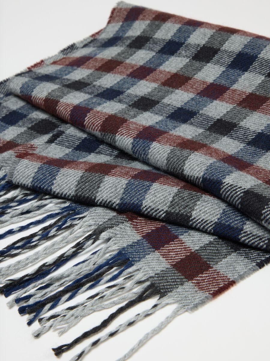 Sciarpa multicolor a quadri con frange_2