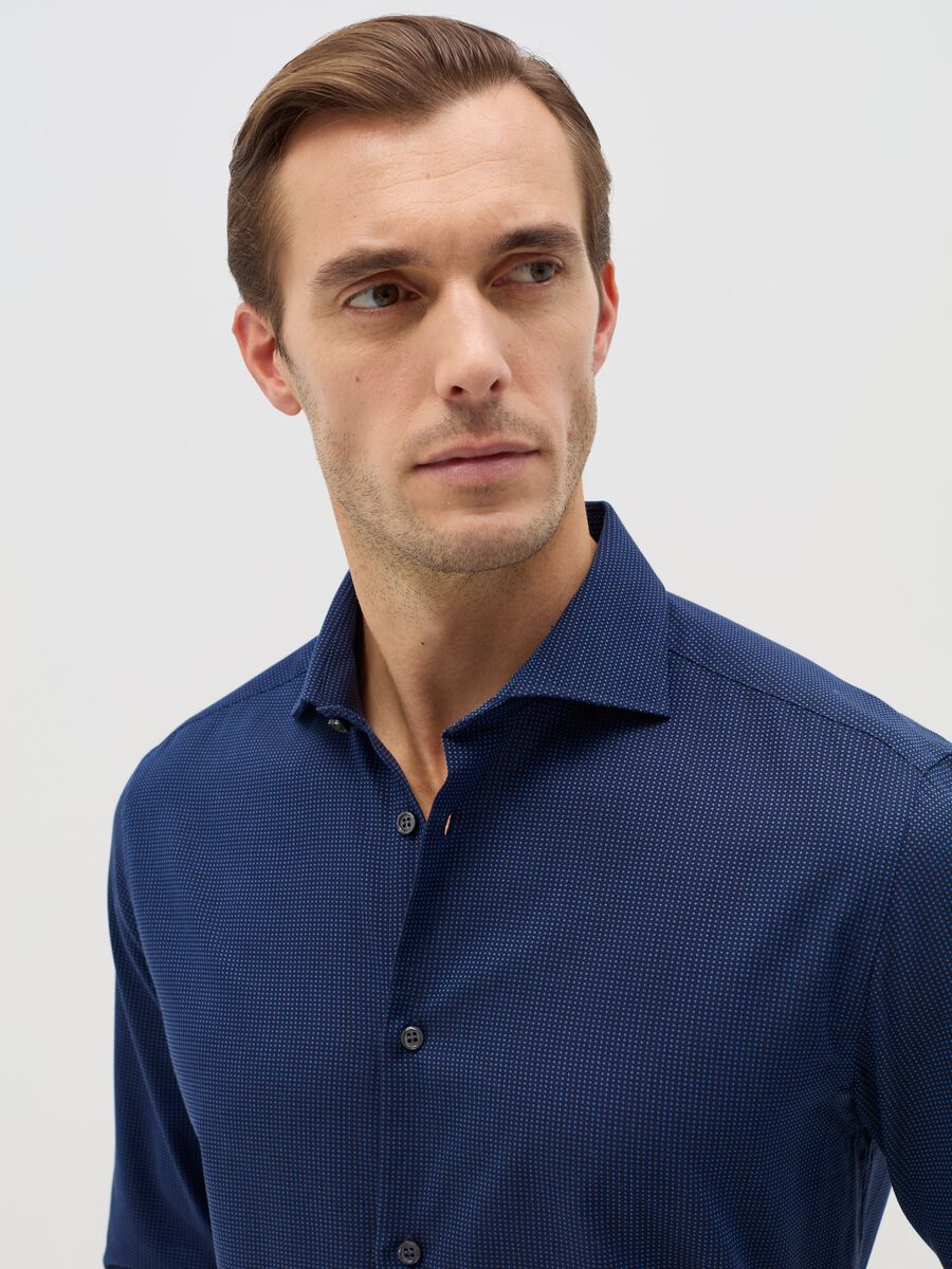 Regular-fit easy-iron shirt with micro pattern_1