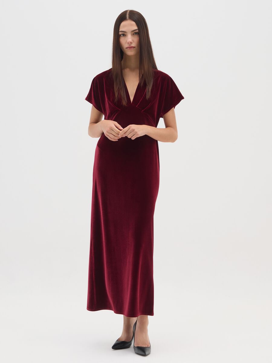 Long red dress with deep V-neck and regular fit long sleeves_0