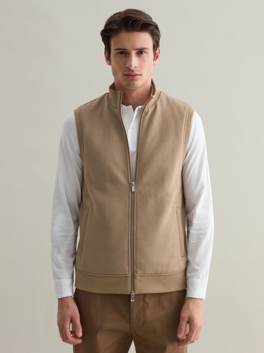 Contemporary full-zip gilet with high neck_0