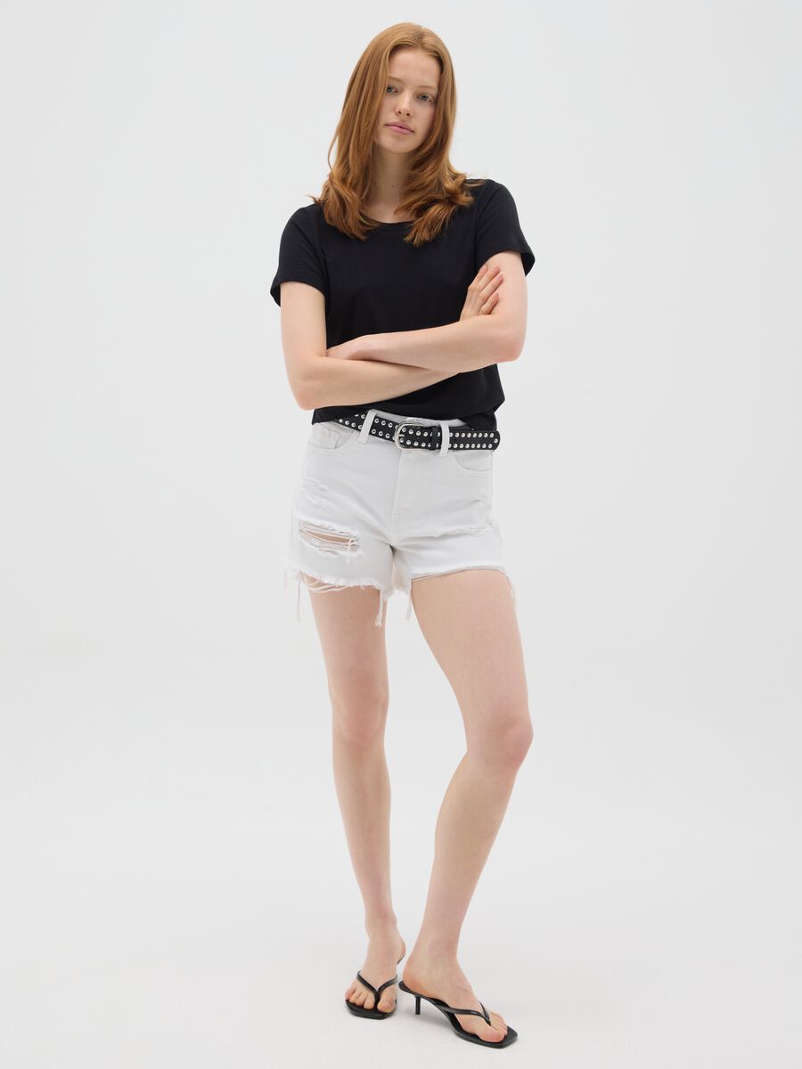 Women's white pure cotton regular fit shorts_0