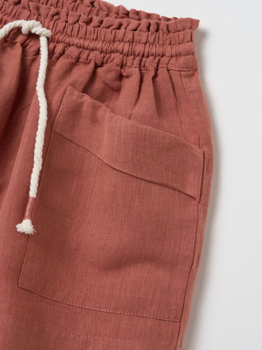 Regular fit brown cotton and linen girl's shorts_2