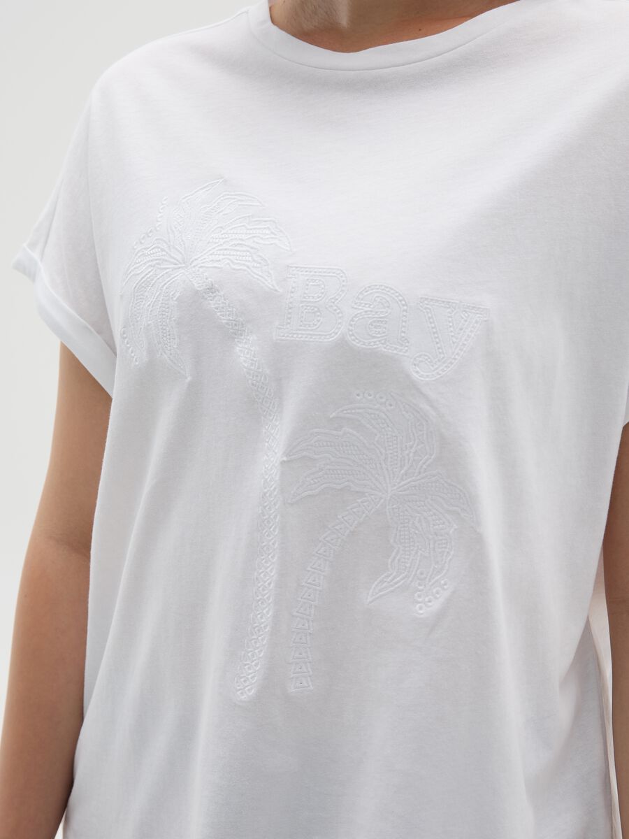 Women's white pure cotton regular fit T-shirt with embroidery_2