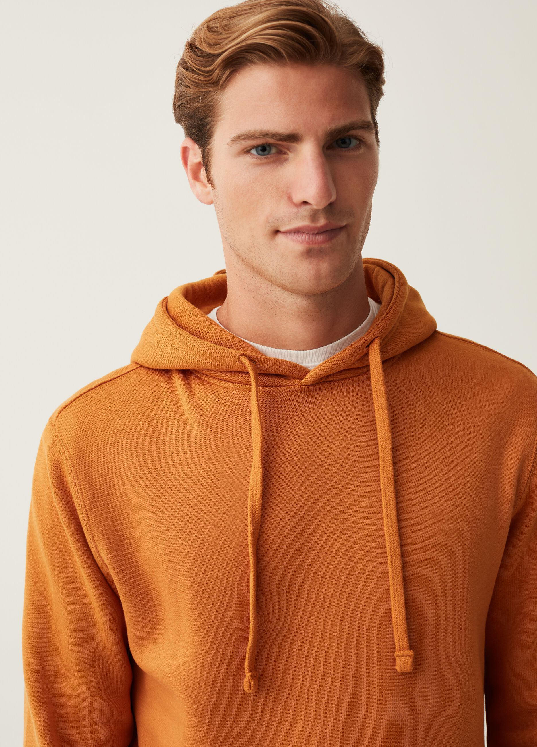 Felpa regular fit con cappuccio