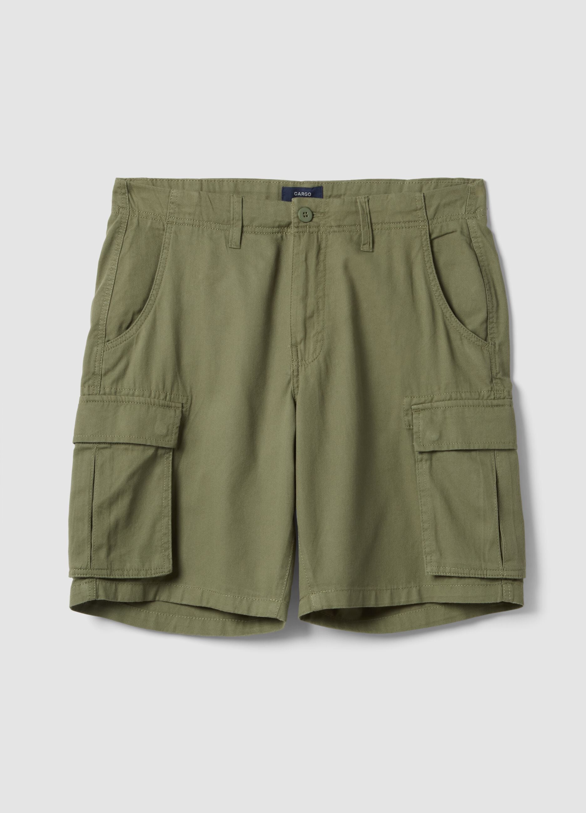 Green cotton cargo shorts in a regular fit