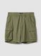 Green cotton cargo shorts in a regular fit_4