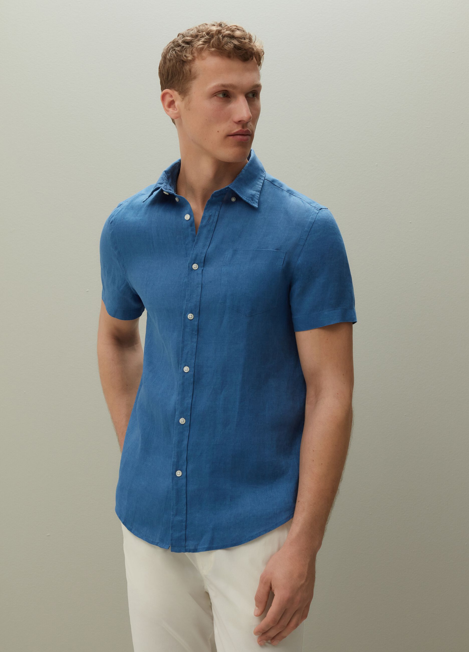 Linen shirt with short sleeves