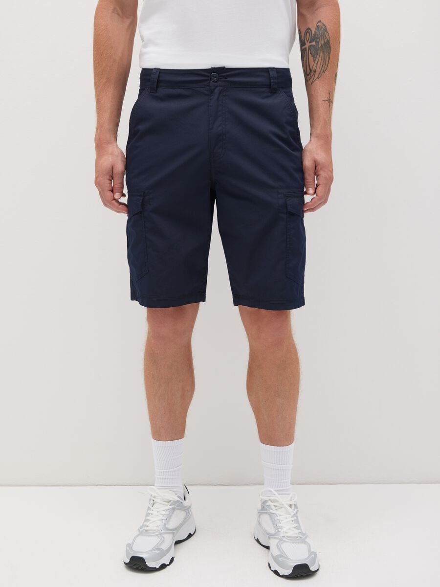 Men's blue regular fit cotton bermuda shorts with cargo pockets_1