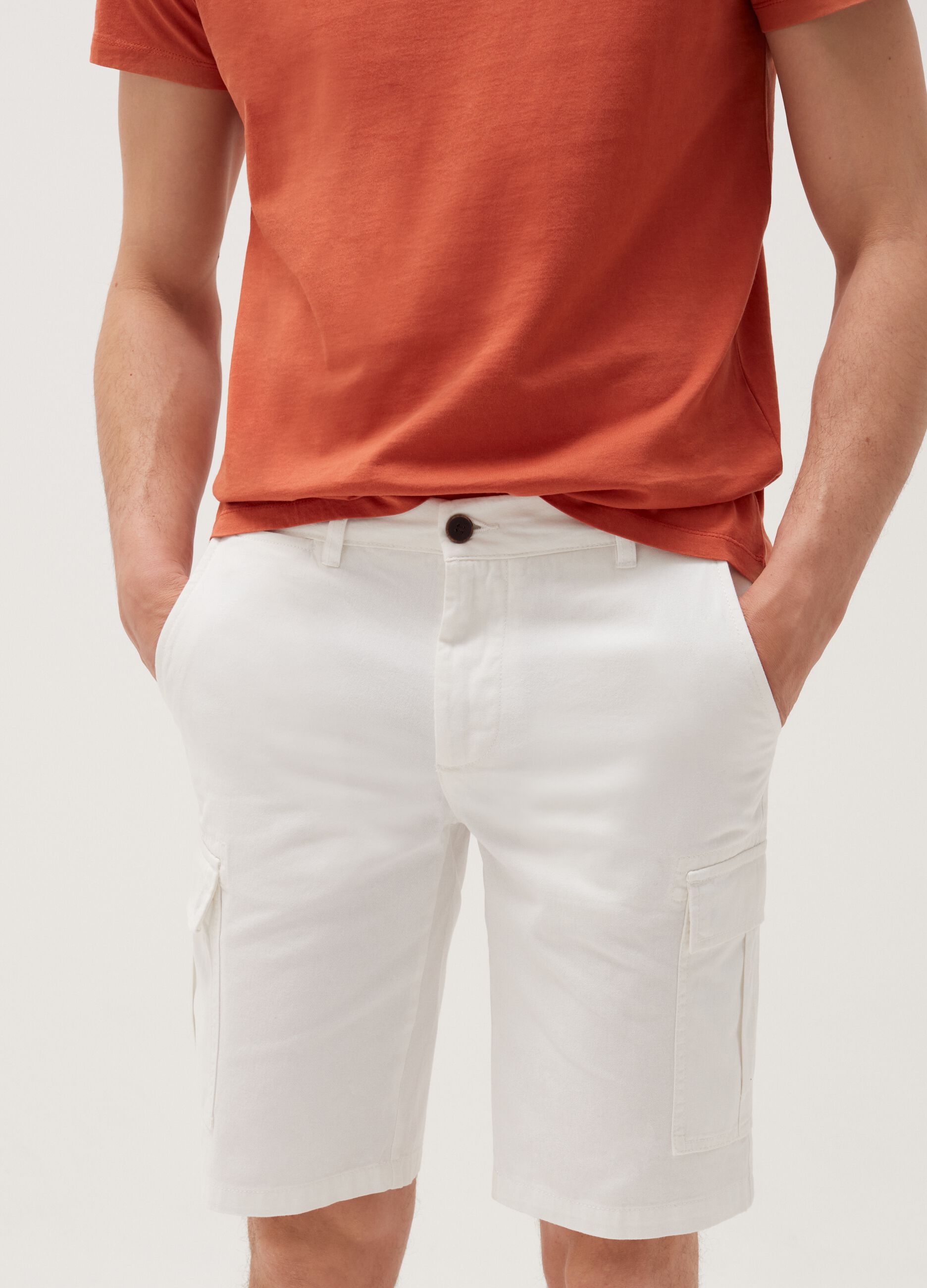 Solid colour cotton cargo Bermuda shorts