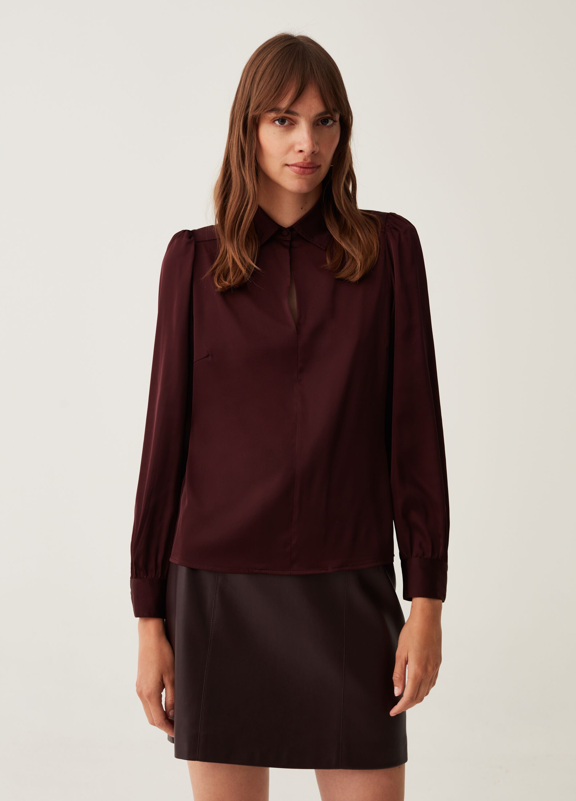 Blusa in satin con maniche a sbuffo_1