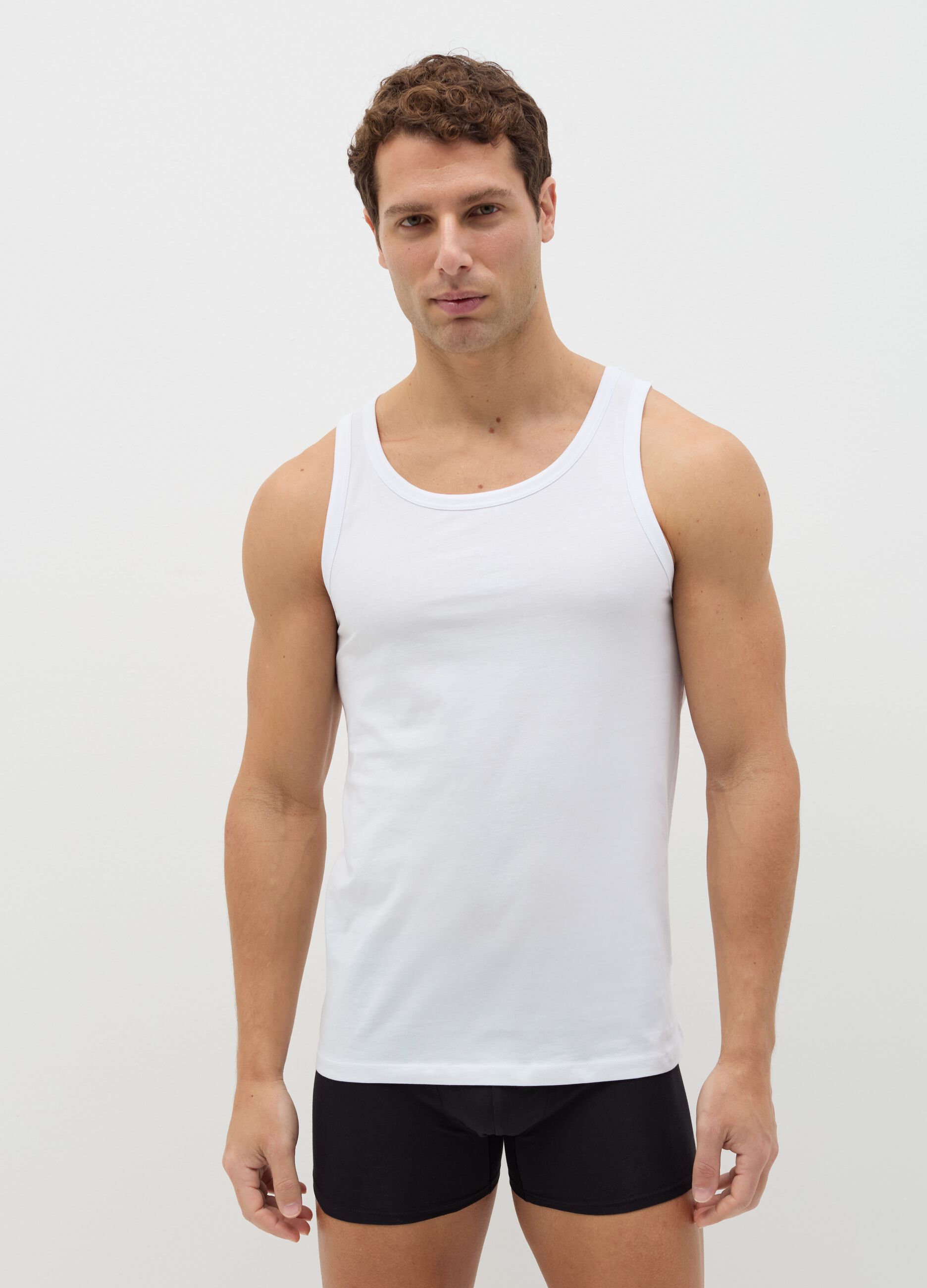 Organic cotton racerback vest with round neck