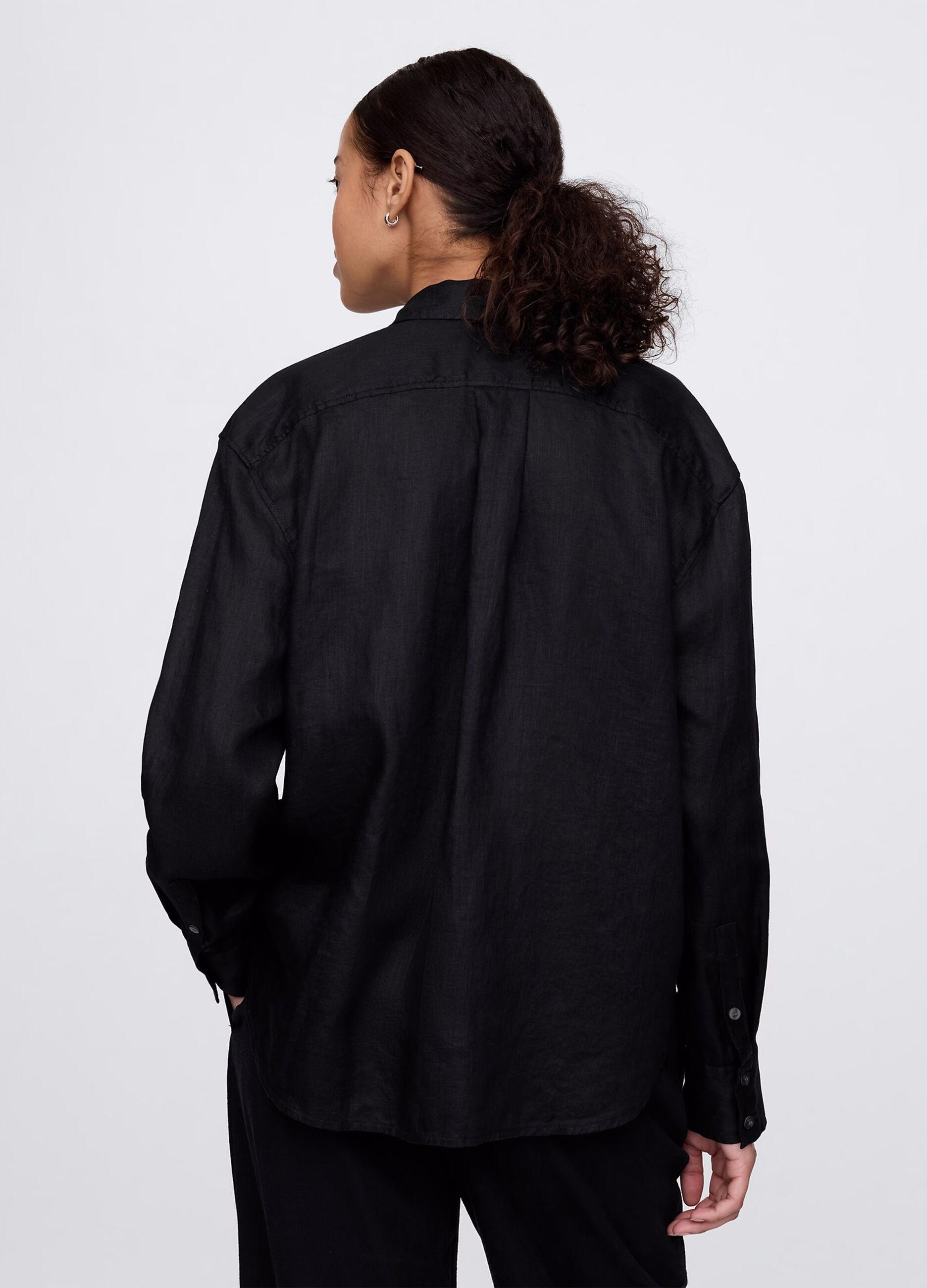 Wide black shirt in 100% linen