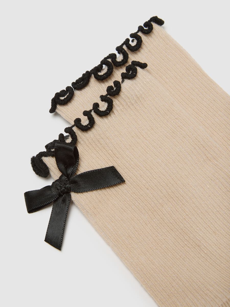 Calzini in cotone beige con volant_1