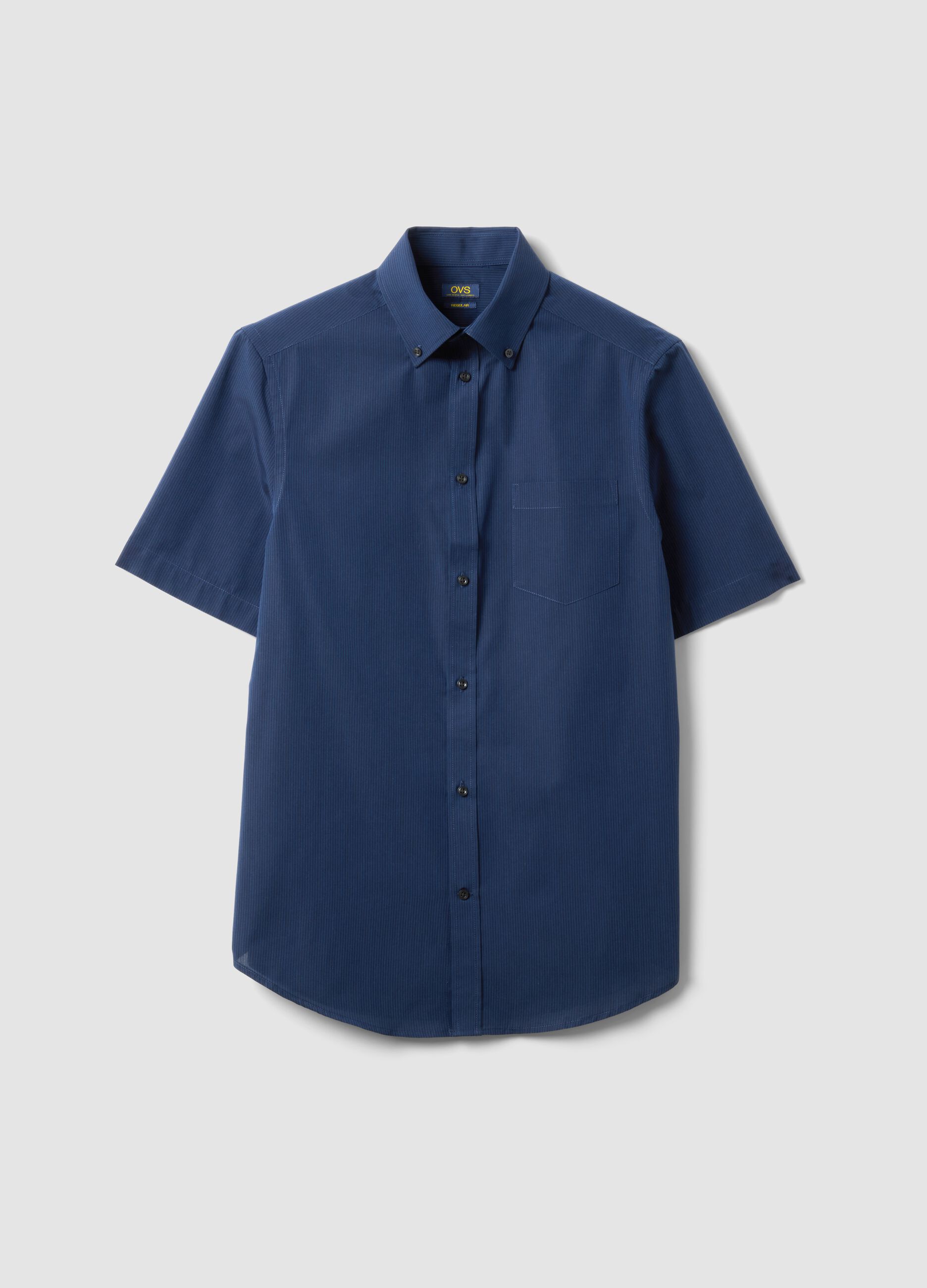 Blue short-sleeved shirt with button-down collar