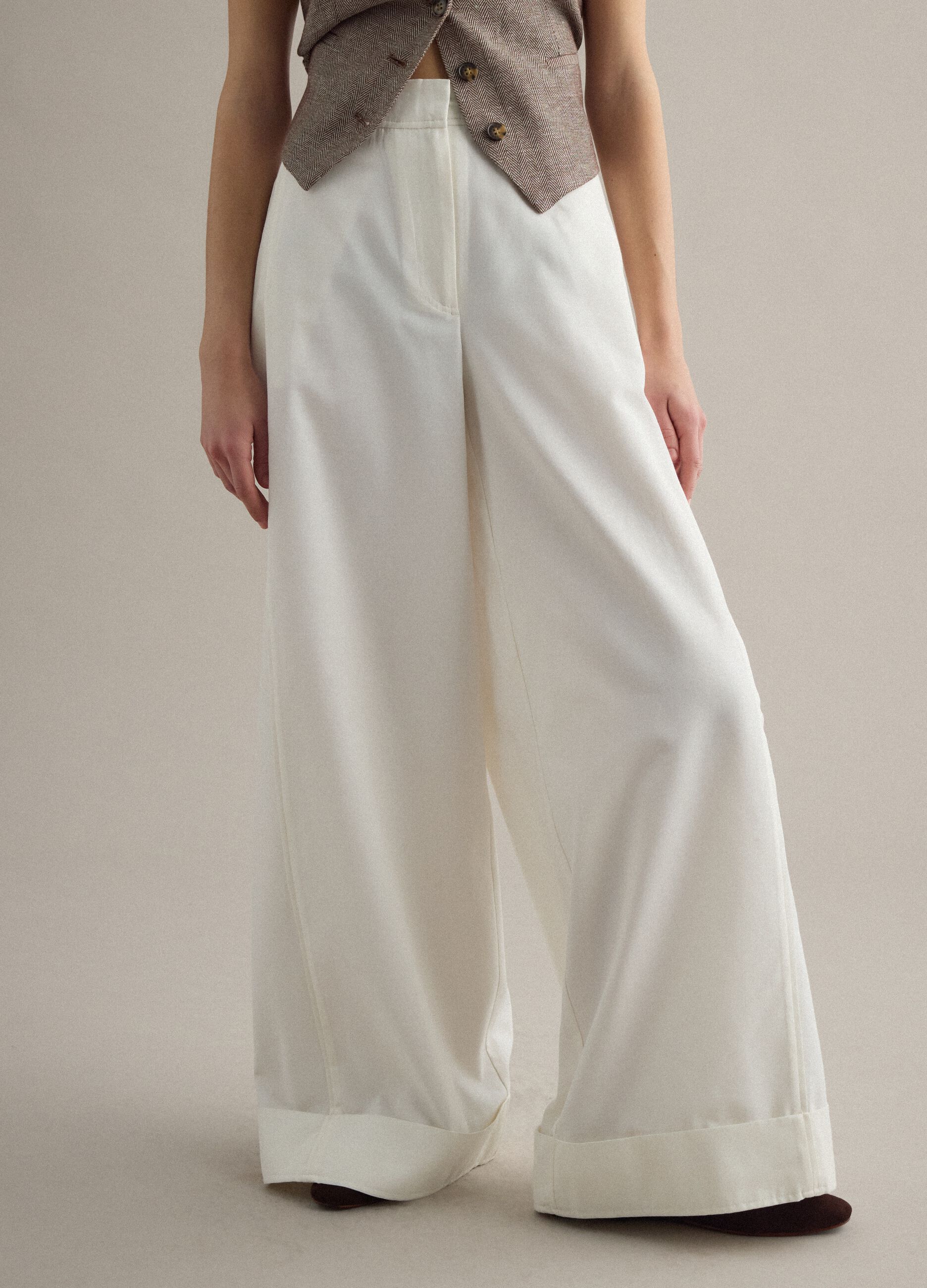 White cotton blend flare trousers with regular waist