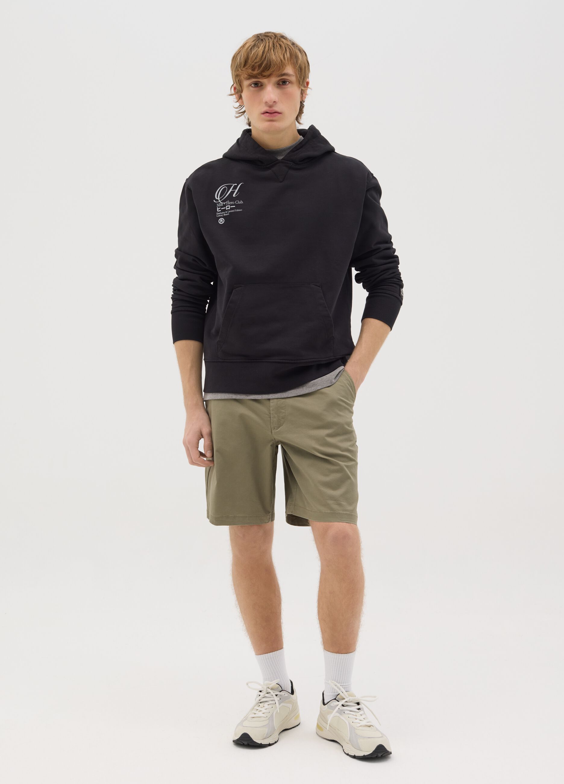 Men’s regular-fit green shorts in stretch cotton