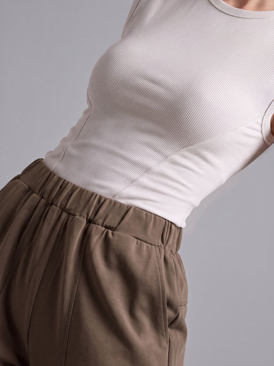 T-shirt bianca in modal elasticizzato a girocollo_3