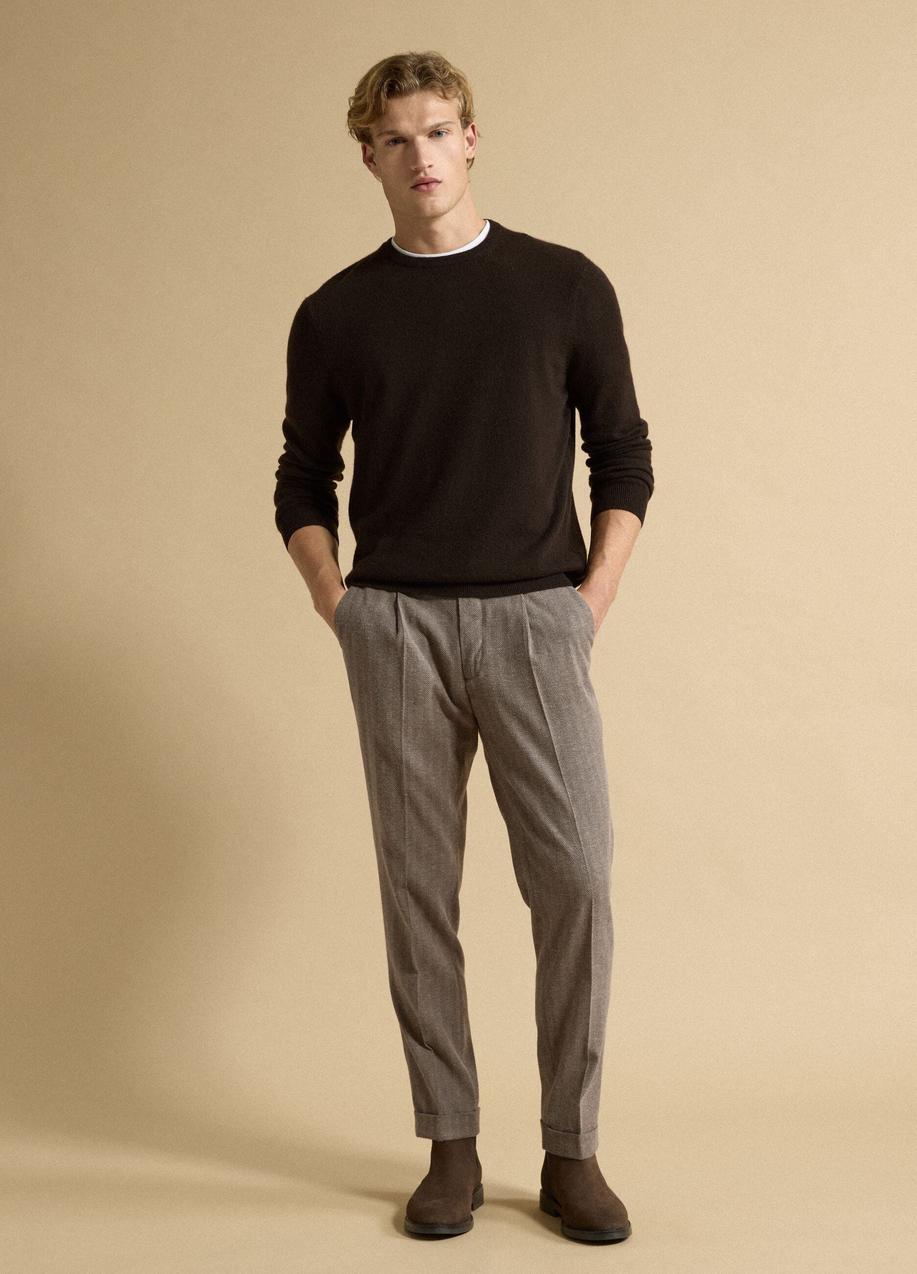 Brown pure cashmere jumper in a regular fit